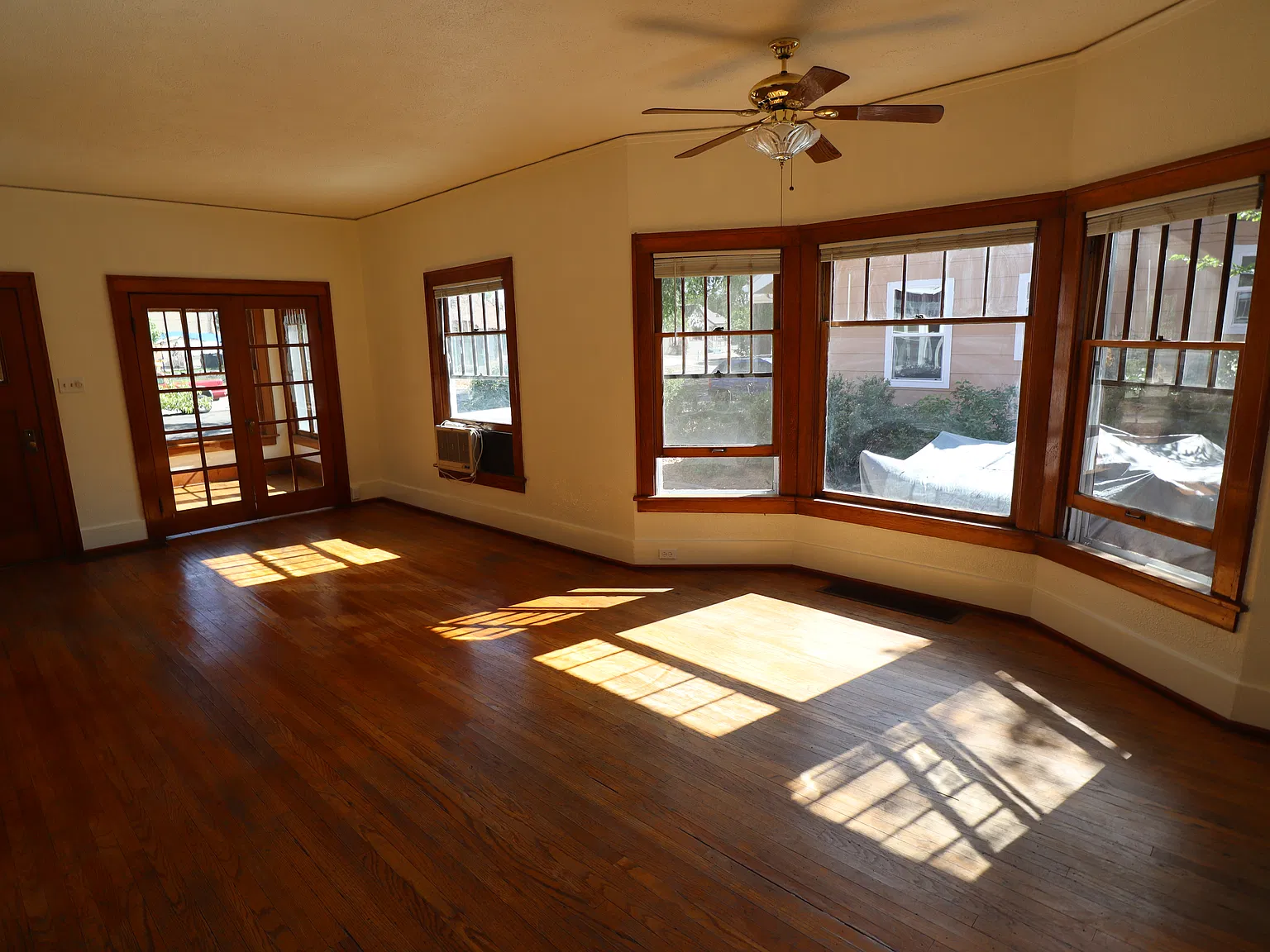 2 bed, 840 sqft, $1,600 — Photo 4