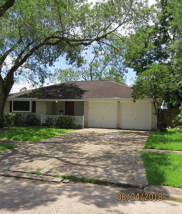 1st image of 14022 Hollypark Dr