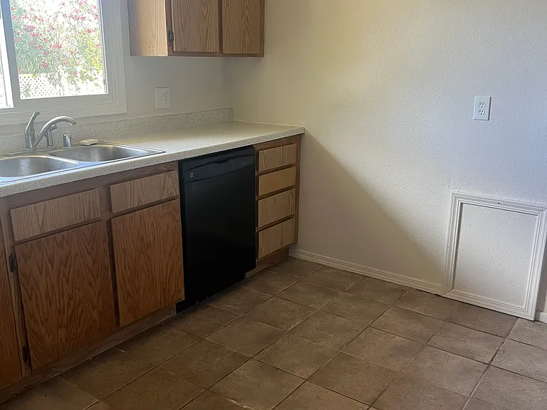 304 Palm Dr — Photo 19