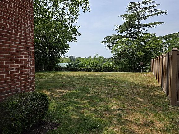 5th image of 101 Red Point Dr