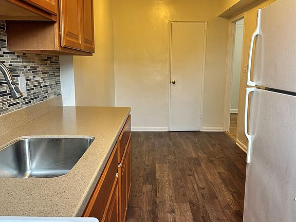 3rd image of 150-25 72 Road #1J