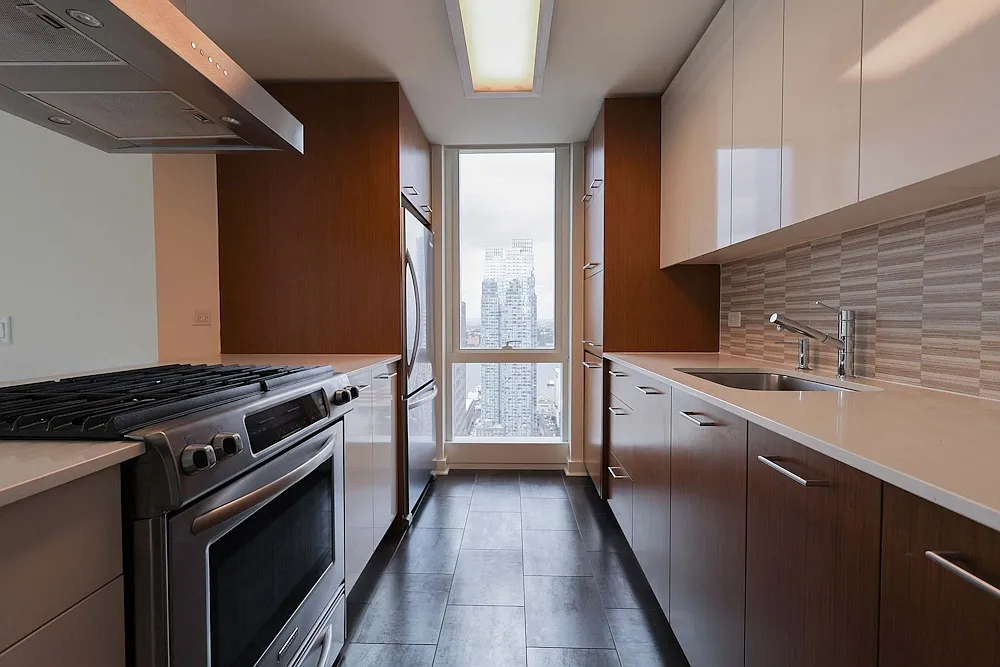450 West 42nd Street — Photo 3