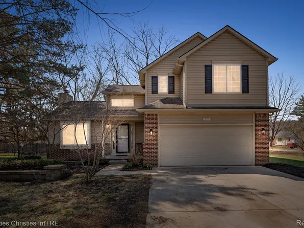 3070 Twinleaf St, Commerce Township, MI 48382