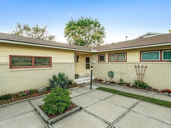 4th image of 2651 S Hiram Ave