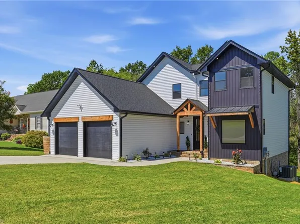504 Old Farm Rd, Graham, NC 27253