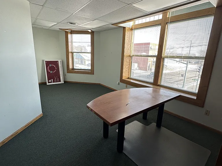 128 W Lincoln Ave — Photo 1