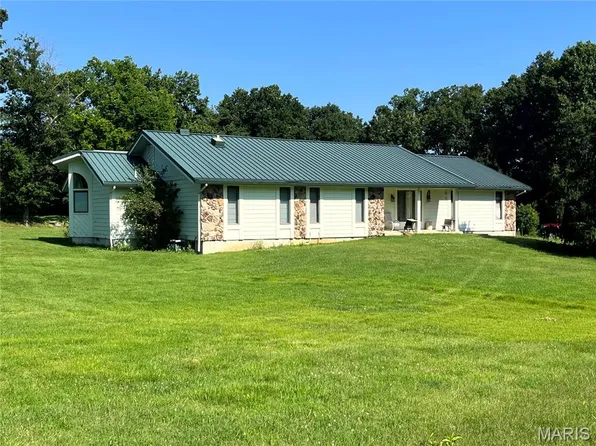 1 Country Life Ln, Defiance, MO 63341