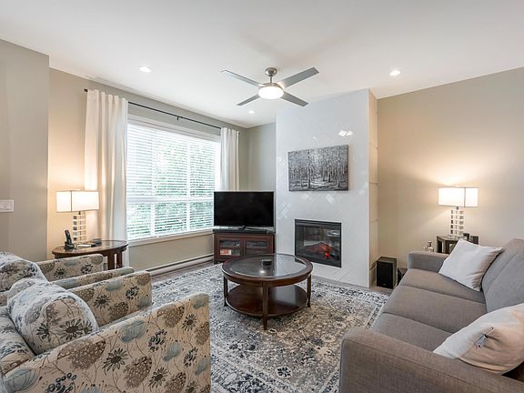 2nd image of 1938 N Parrallel Rd #31