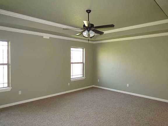 Master with tray ceiling. 