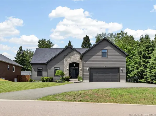 17 Jean Charles St, Dieppe, NB E1A 0C2