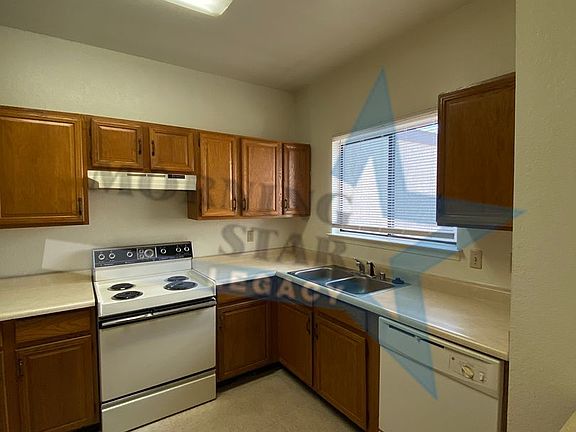 3rd image of 1504 Andrews Dr