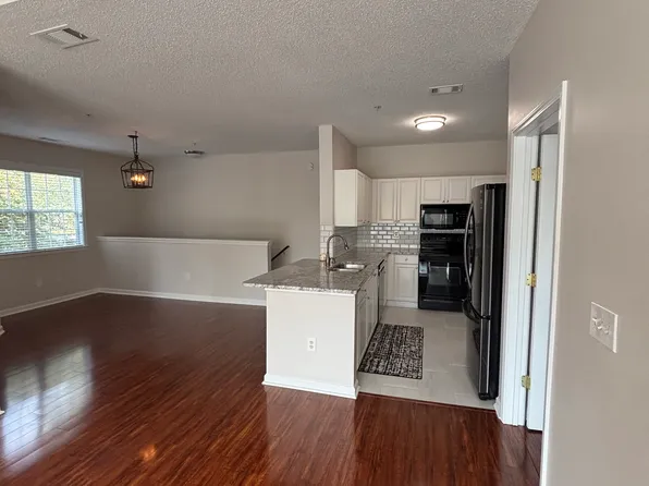 7118 Woodland Ln, Alpharetta, GA 30009