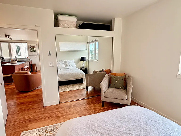 2351 Franklin Ave E #202 — Photo 15