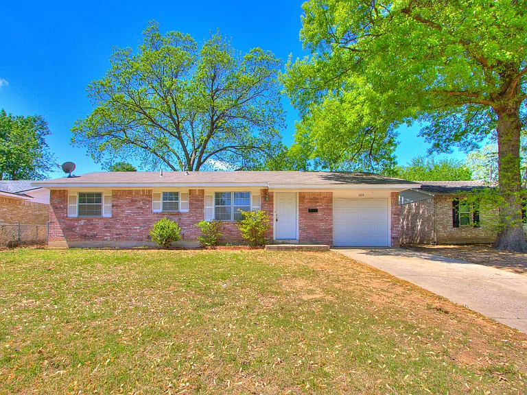 1610 Southern Heights Ave — Photo 1
