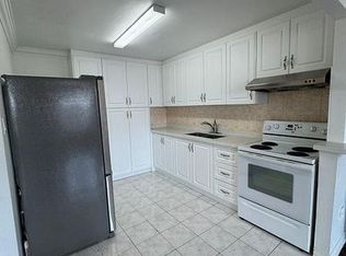 941A Lakeshore Rd E, Mississauga, ON L5E 1E3