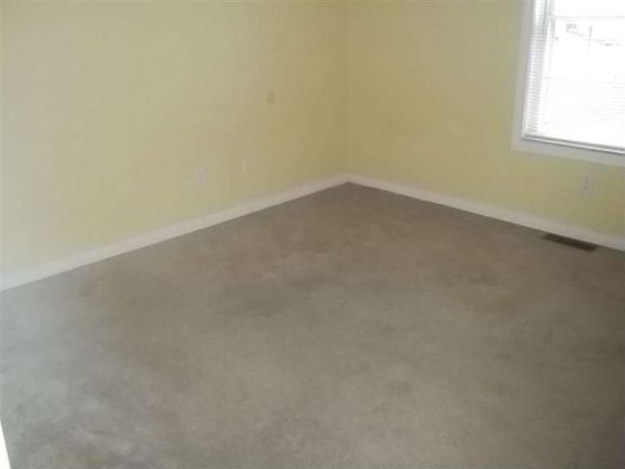 5th image of 831 Harvard Dr