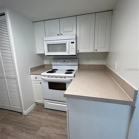 711 Caribbean Dr #MAIN — Photo 5