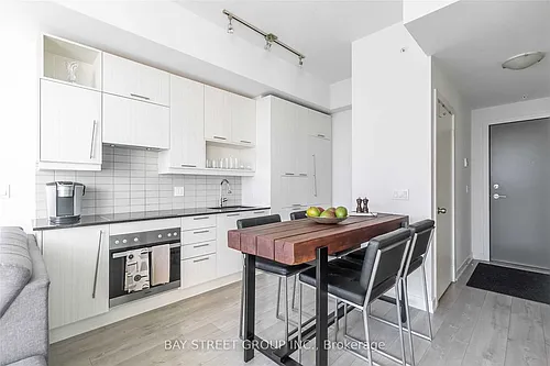 30 Nelson St E #1603 Photo 1