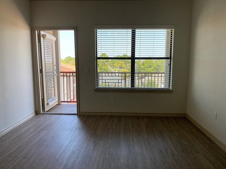 Bella Palazzo Luxury Apartment Community — Photo 37