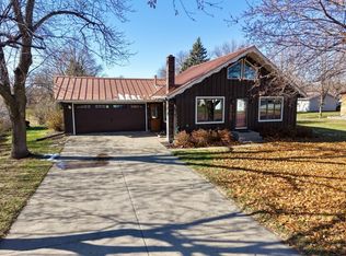 2450 Douglas St, Windom, MN 56101