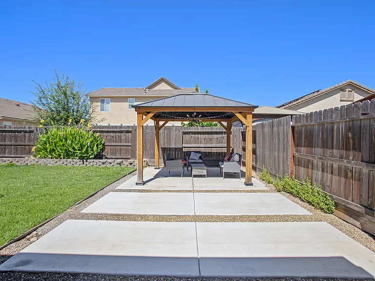 419 Daffodil Dr #2 — Photo 27