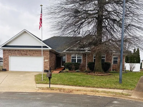 3434 Cool Water Ct, Bowling Green, KY 42104