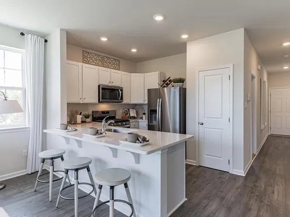 125 Mazzeo Dr, Glassboro, NJ 08028