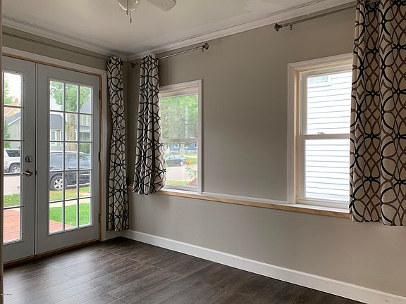 3rd image of 406 S Delia St