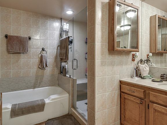 4th image of 531 N Rossmore Ave APT 202