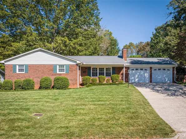302 N Terrace Pl, Morganton, NC 28655