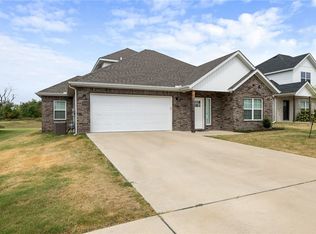 1261 Bootleg Rd, Centerton, AR 72719