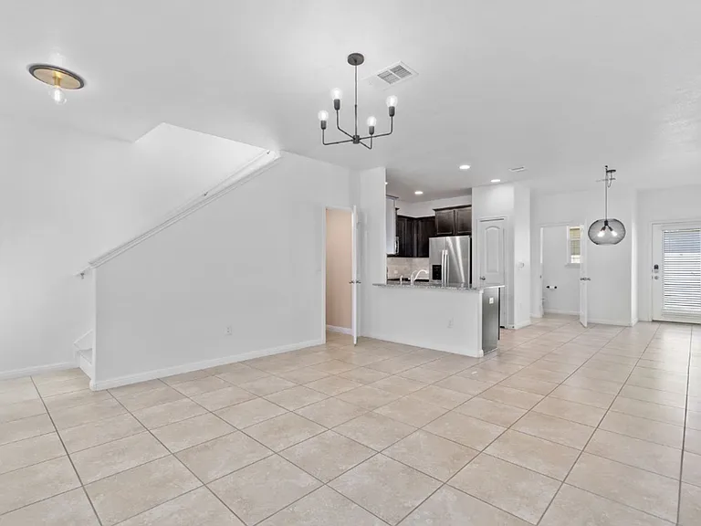 18332 Cumberland Gap St — Photo 6
