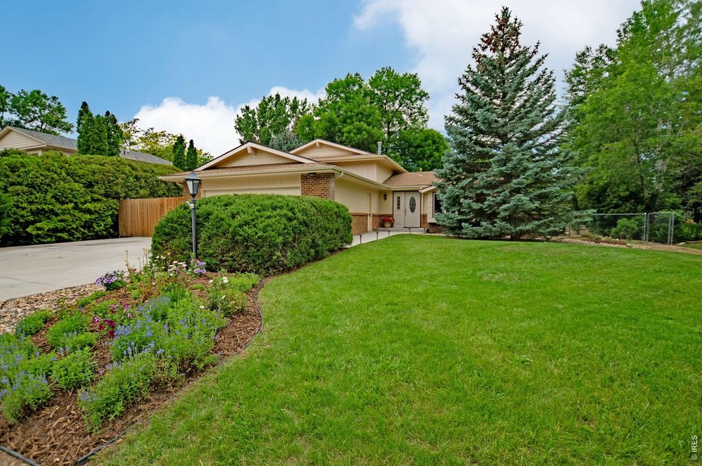 809 E Ridgecrest Rd