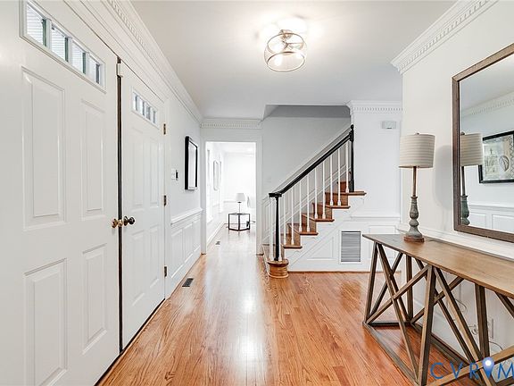 3rd image of 3911 Reeds Landing Cir