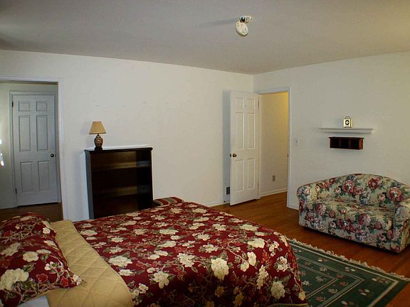 1st floor master bedroom