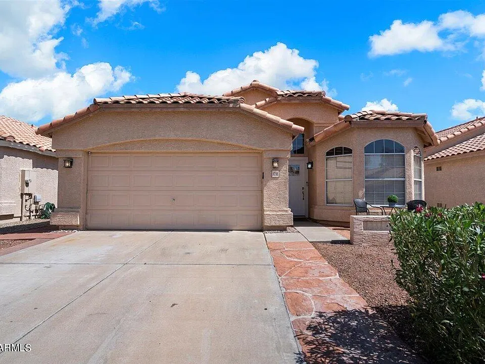 1218 W Myrna Ln
