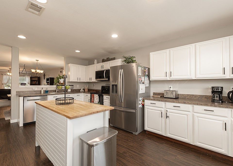 1st image of 417 Azalea Dr