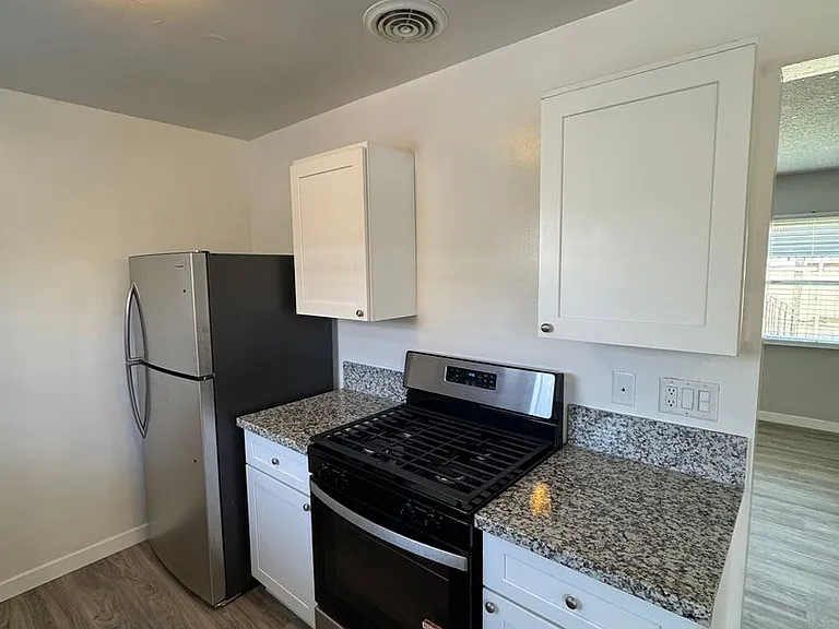 1134 Raymond Ave — Photo 8