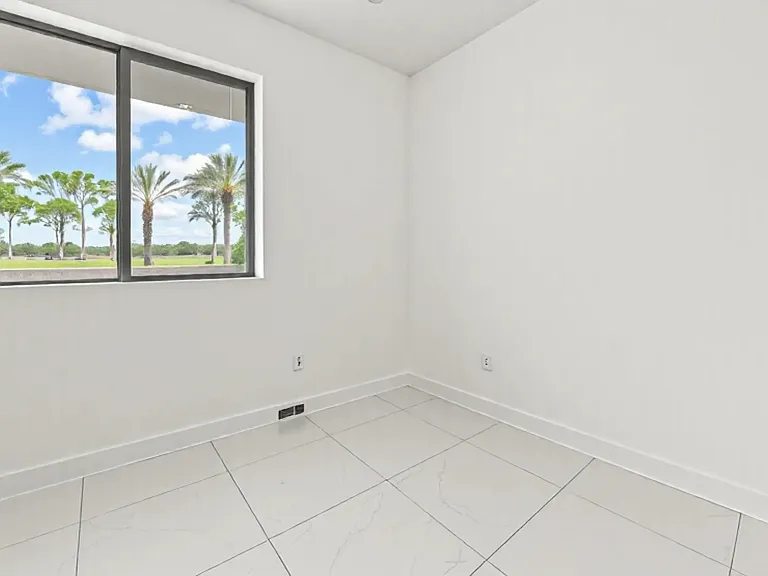 1811 NW 42nd Dr — Photo 17