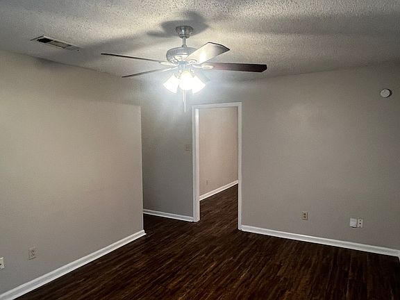 5th image of 21 Valerie Ct
