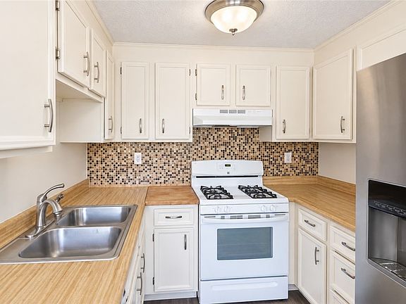 5th image of 3105 Laurel Ridge Cir
