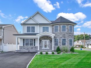 270 Wilson St, Saddle Brook, NJ 07663