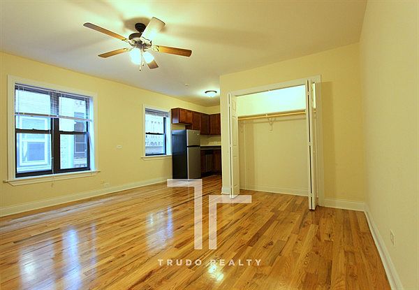 1st image of 815 W Cornelia Ave