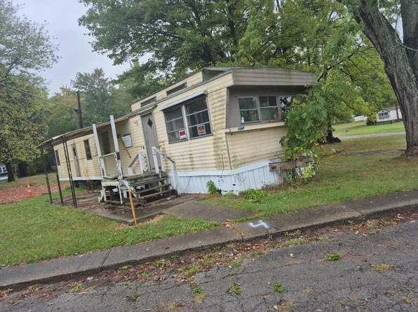 4 Jump Dr, Lowellville, OH 44436