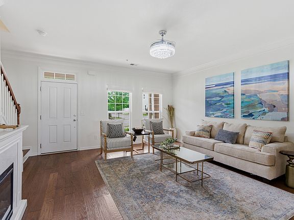 5th image of 2020 Hemlock Dr