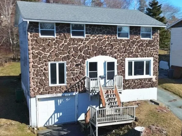 36 Regal Rd, Dartmouth, NS B2W 4H6