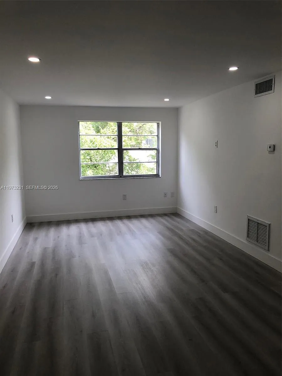 Building Photo - 17255 SW 95th Ave #346