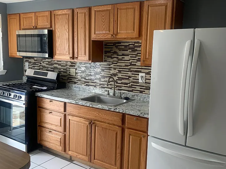 1027 N Central Ave — Photo 3