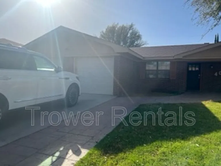 4011 E Everglade Ave — Photo 3