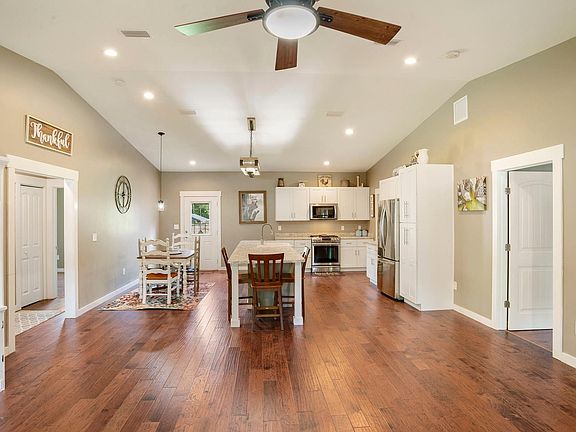 5th image of 132 Karen Ct